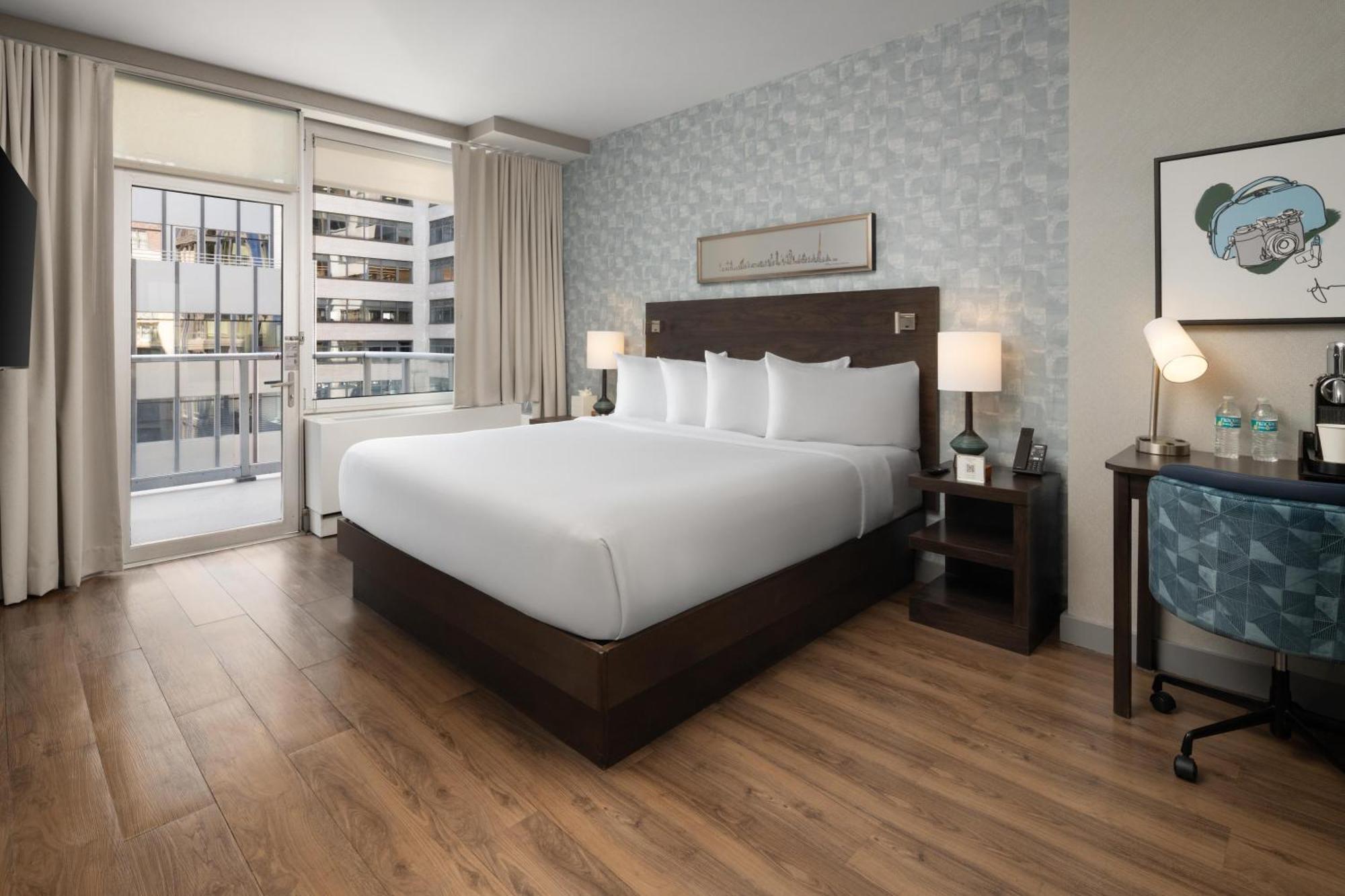 King Room with Balcony and Roll-in Shower - Mobility/Hearing Access